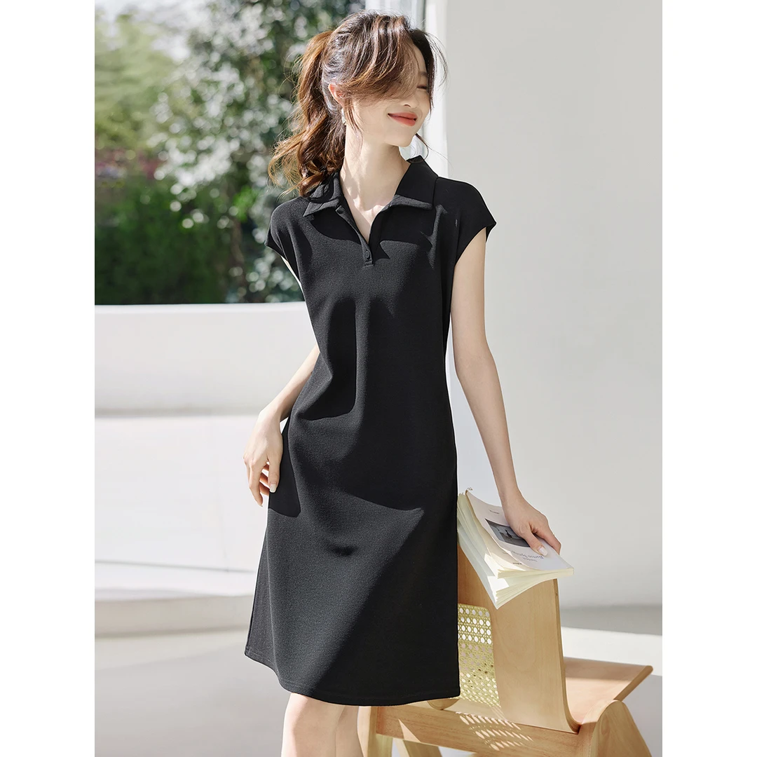 沫晗依美2025夏季新款赫本风收腰显瘦黑色小V领针织小黑裙连衣裙