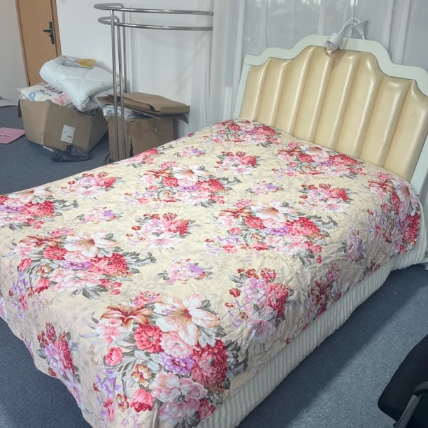 《小华》约200*230红色牡丹花蚕丝被（微瑕）