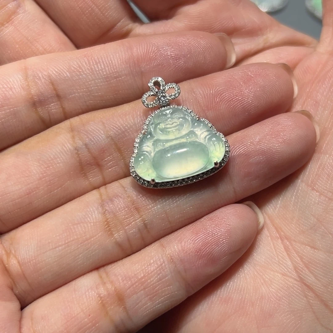 平***牛翡翠18K金镶嵌颈饰