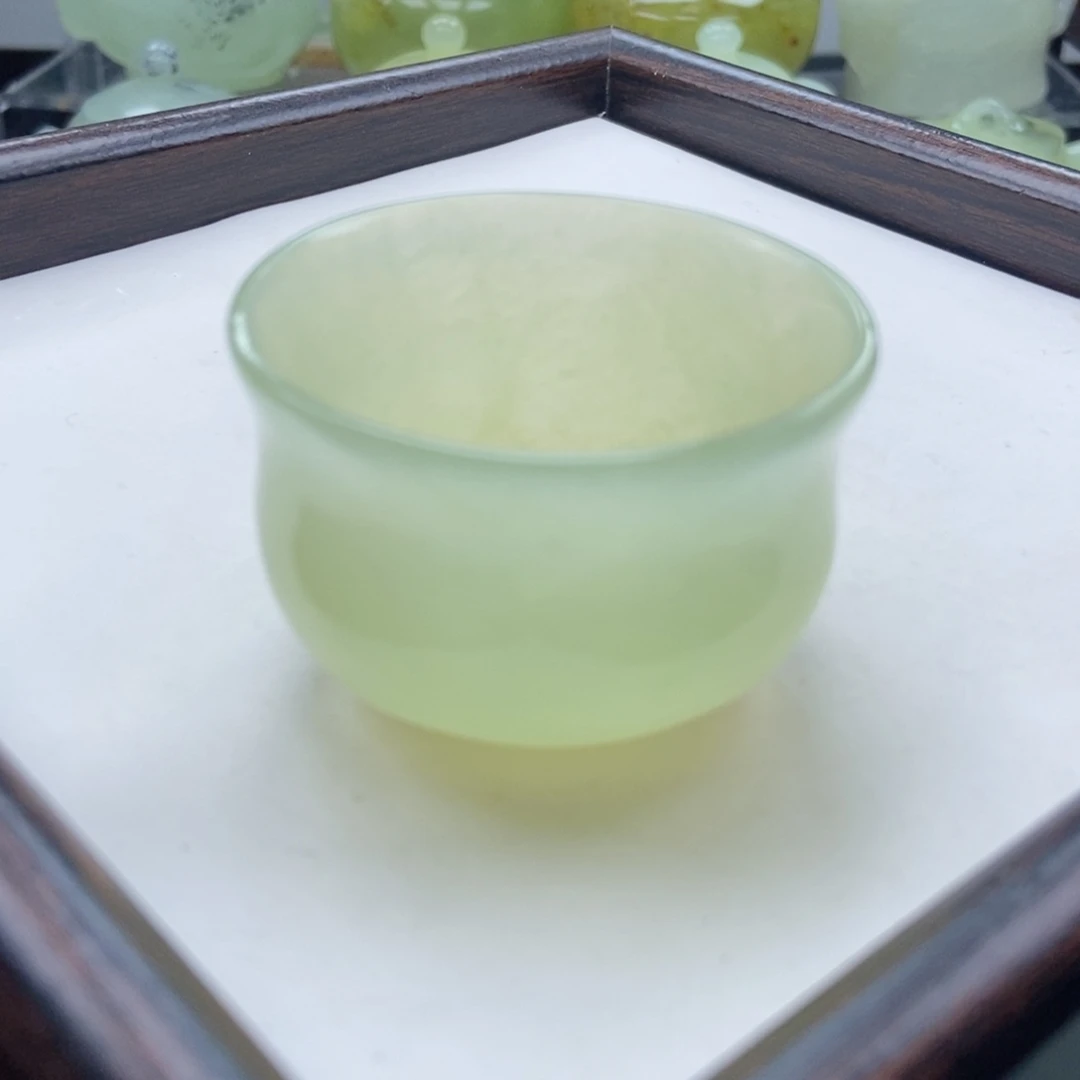蛇纹石玉未镶嵌水杯