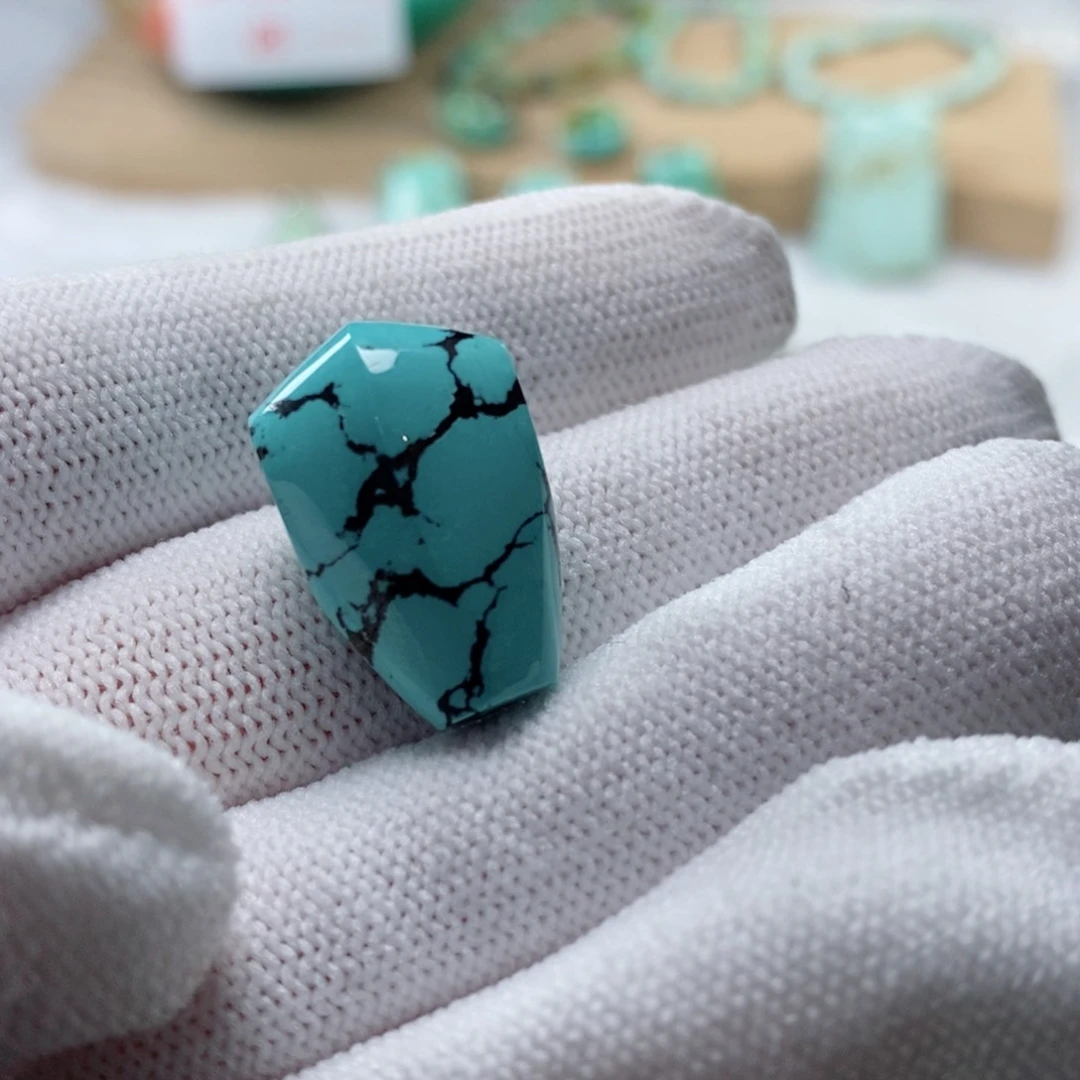 绿松石颈饰未镶嵌