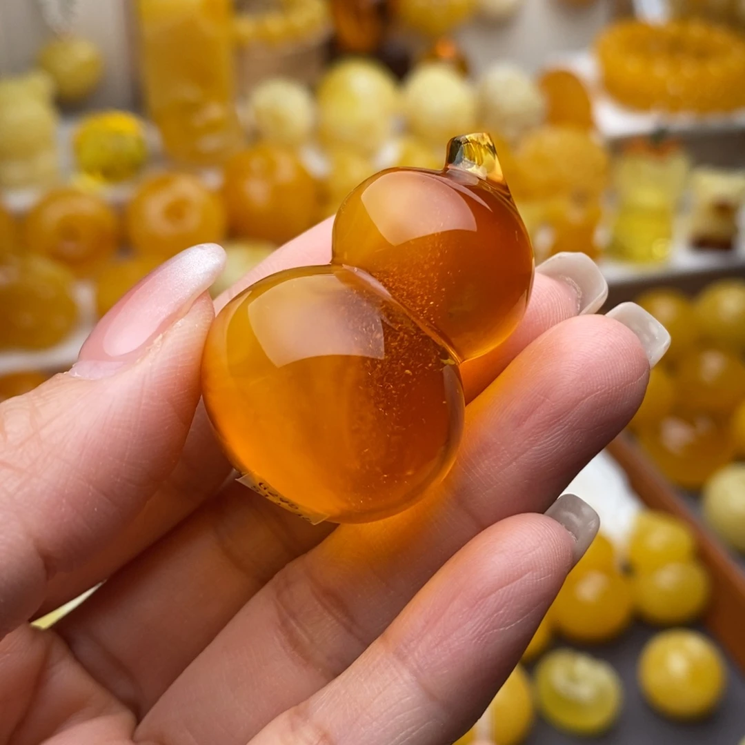 蜜蜡未镶嵌颈饰葫芦