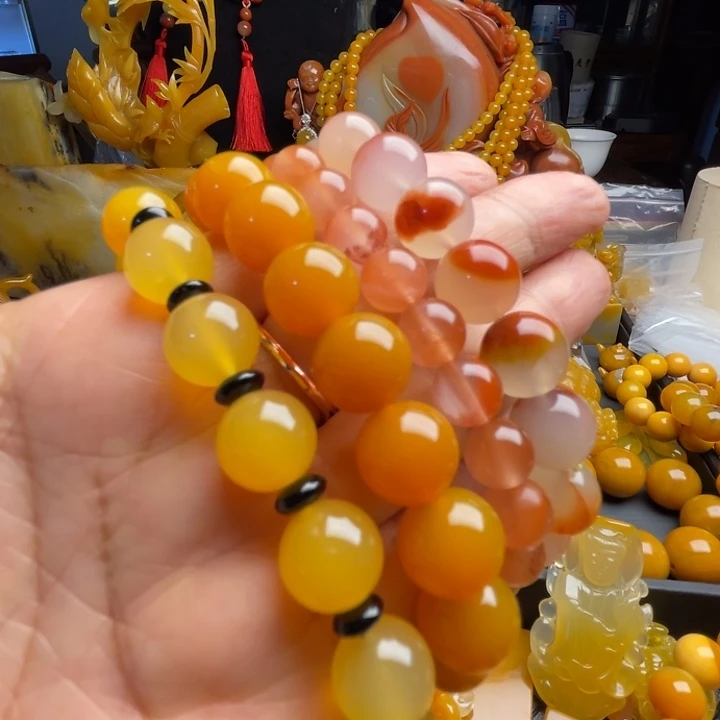 未镶嵌石英质玉（黄龙玉）颈饰