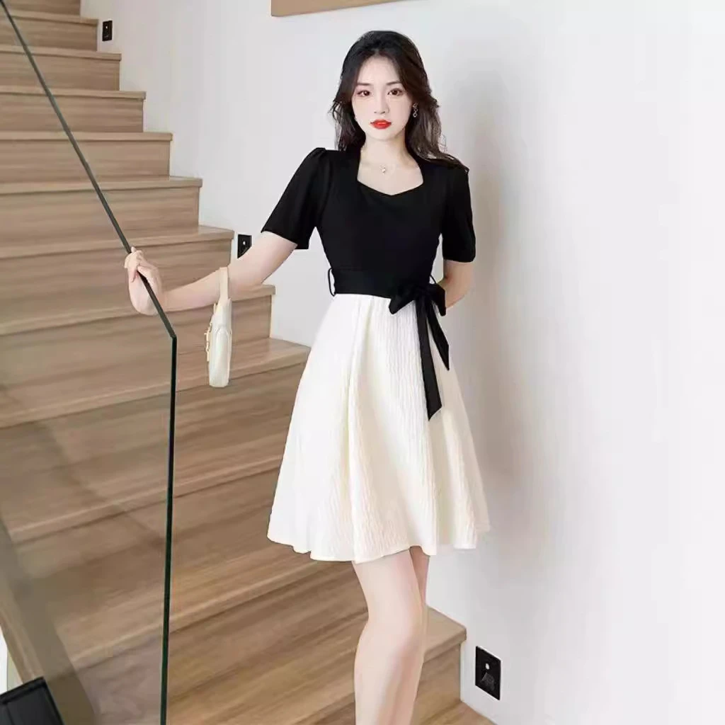 2025年爆款法式赫本风潮流女款设计感高腰显瘦方领拼色A字连衣裙A