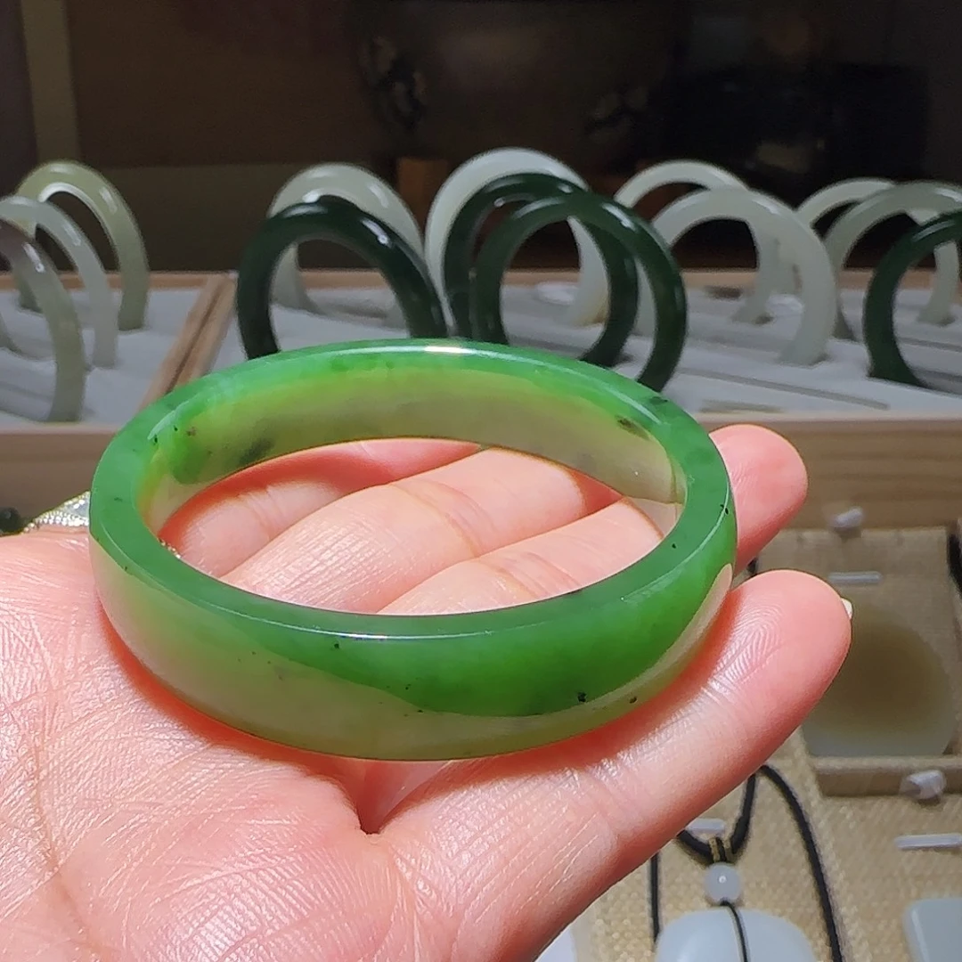 和田玉（碧玉）未镶嵌手镯