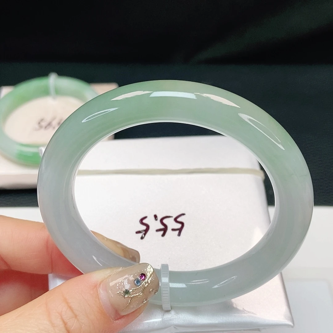 翡翠手镯未镶嵌圆条