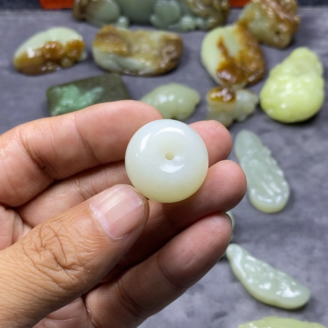 戈***兰和田玉未镶嵌吊坠(不含链)