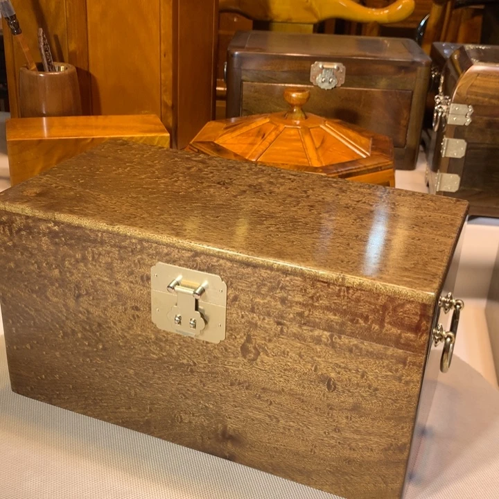 金丝楠阴沉木箱子