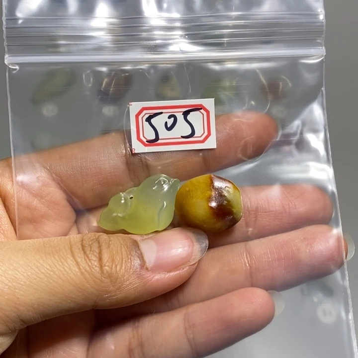 蛇纹石玉颈饰未镶嵌梦*