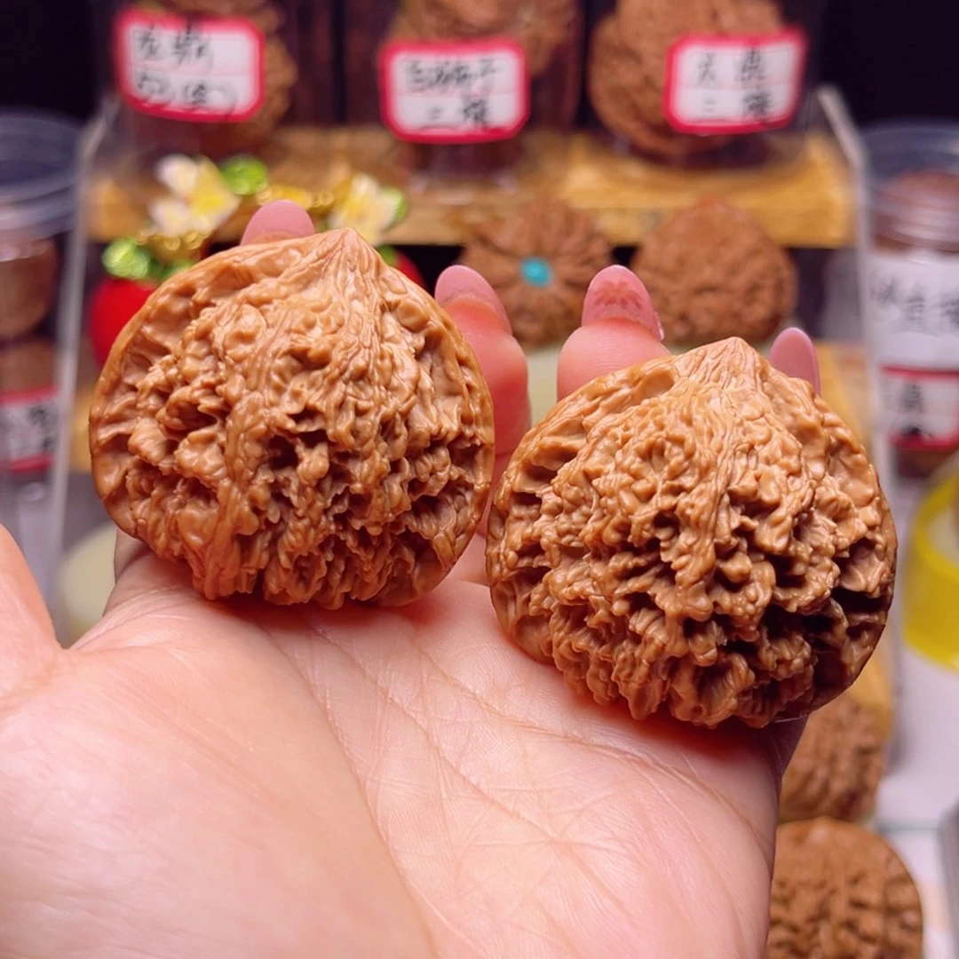 文玩核桃吊坠45.5尺满天星