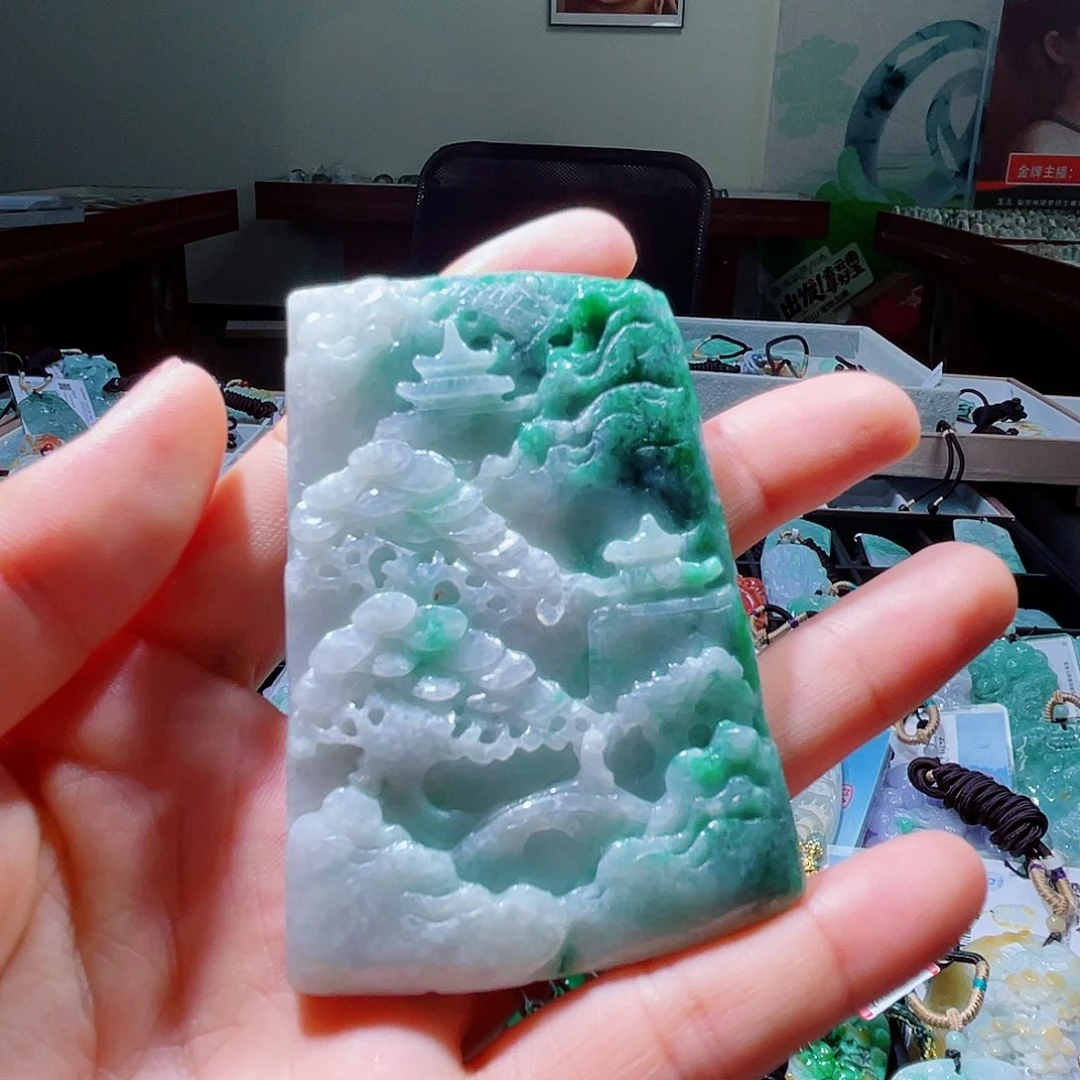 翡翠未镶嵌颈饰一