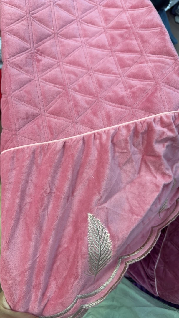 床盖   粉色 刺绣边