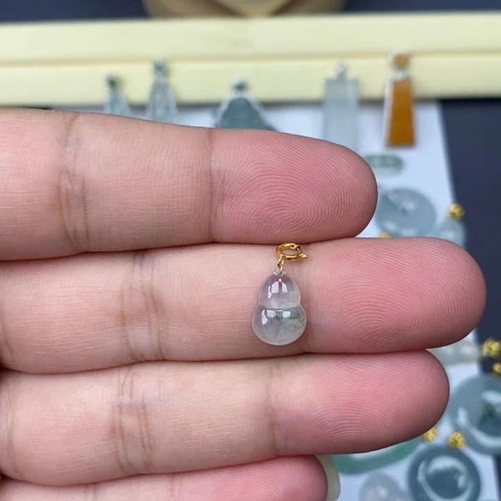 吊坠(赠链)18K金镶嵌翡翠葫芦