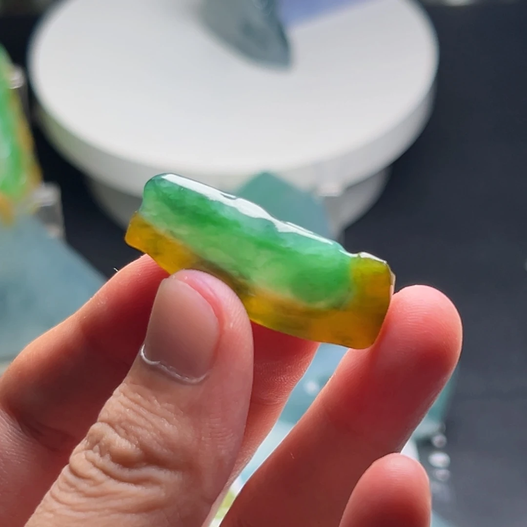 定制翡翠未镶嵌冰种黄加绿