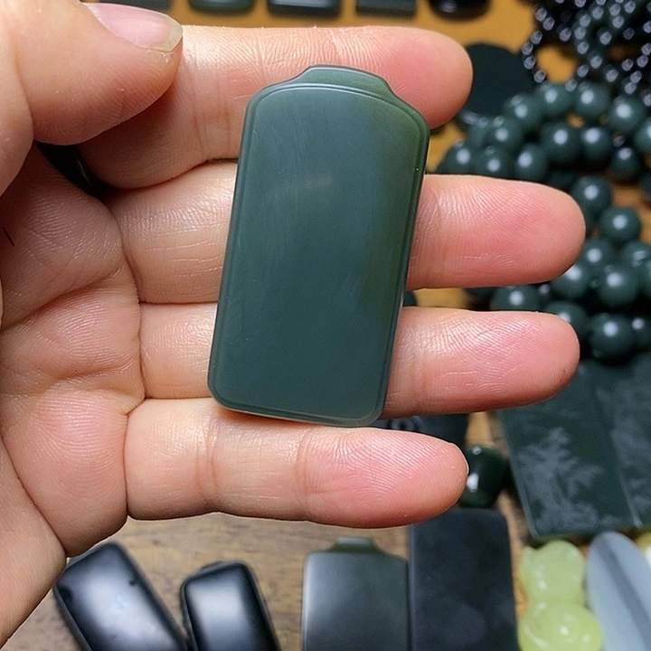 Z***9和田玉（青玉）未镶嵌颈饰和田玉青海格尔木半糖牌子