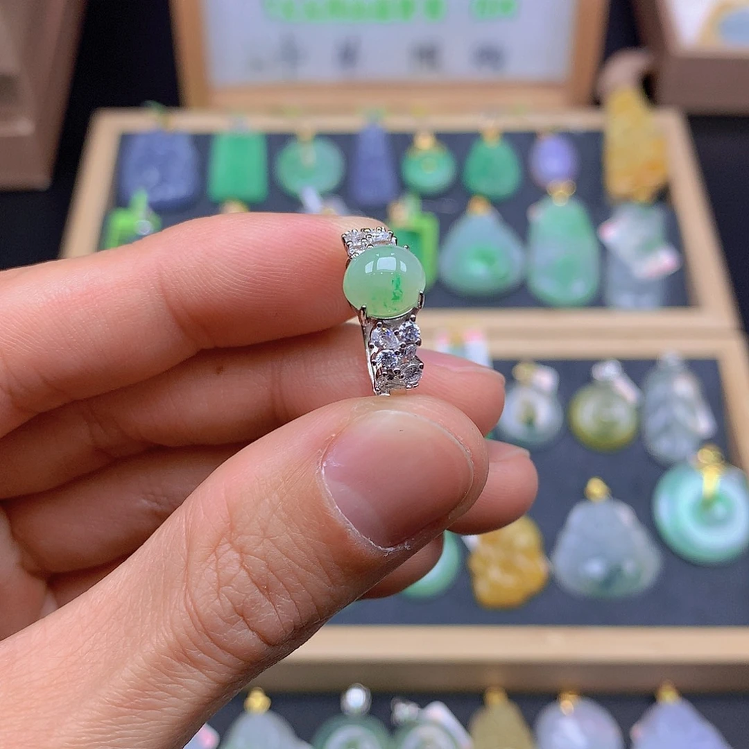 翡翠颈饰未镶嵌翡翠