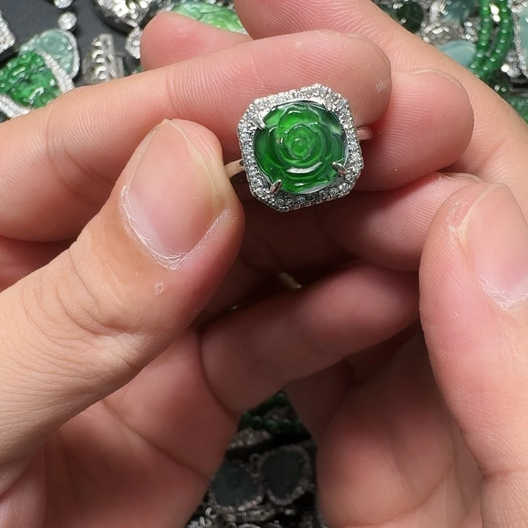 翡翠未镶嵌颈饰天然A货翡翠放漏