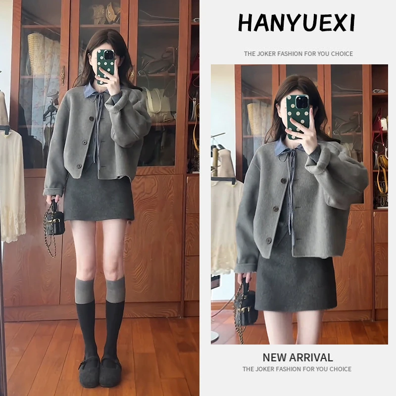 时尚穿搭女2025秋冬新款韩版减龄显瘦内搭外套百搭休闲短裙三件套