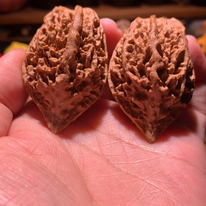 文玩核桃吊坠楸玥核57