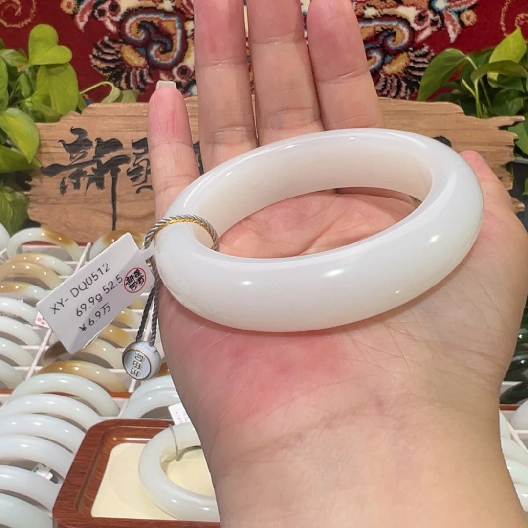 未镶嵌手镯和田玉天然新疆和田玉油膏手镯