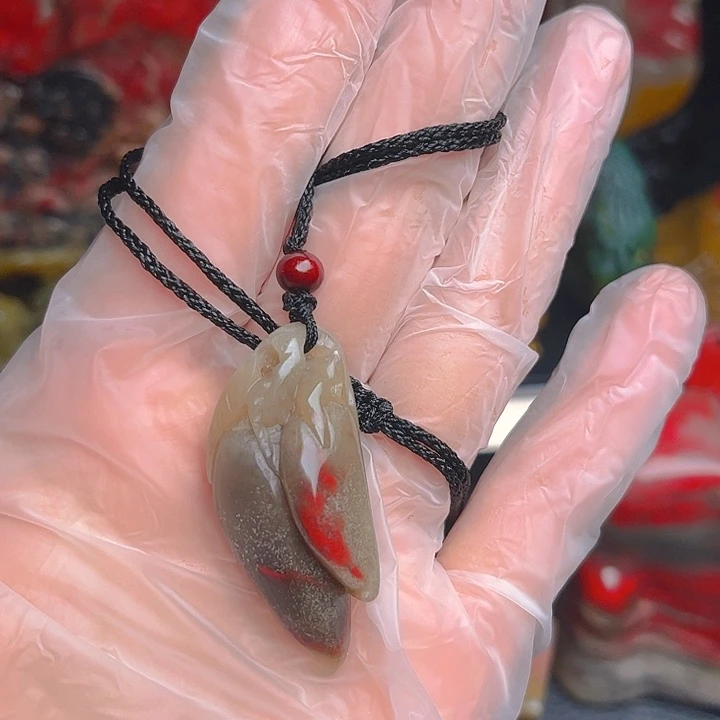 昌化石渔**狼昌化鸡血石精品挂件