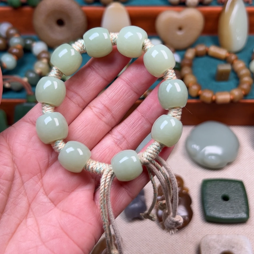 陶***一和田玉未镶嵌颈饰