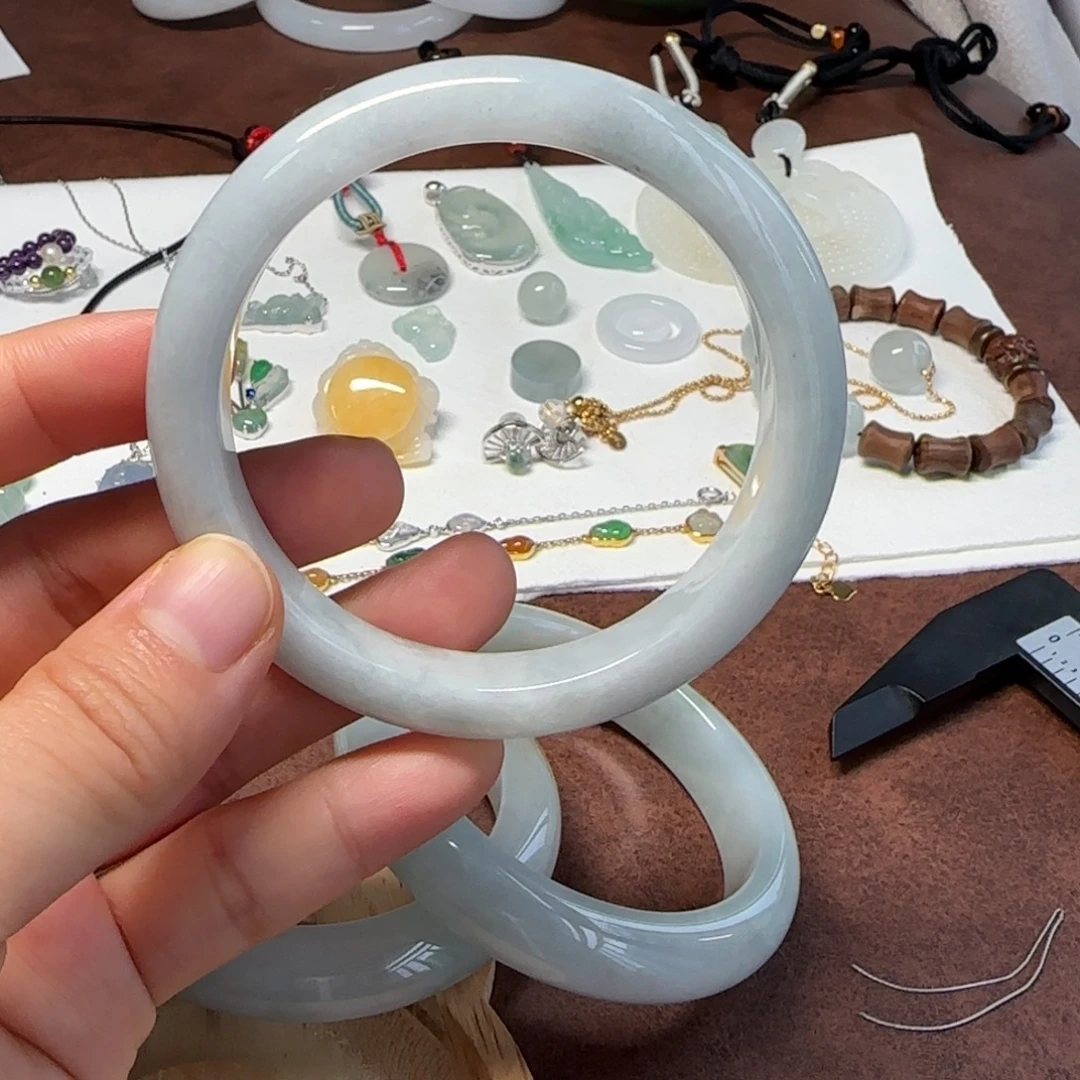 翡翠未镶嵌手镯乌鸡56.7正圈