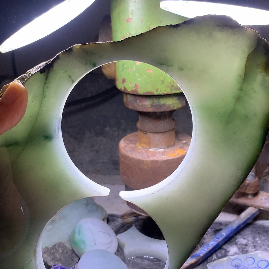 C***r定制翡翠未镶嵌手串