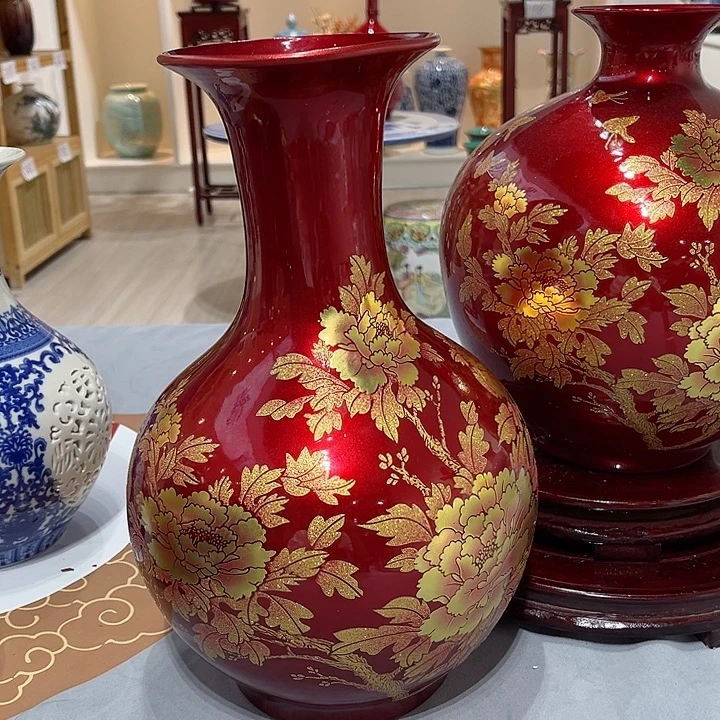 A***蜂摆件两个35cm红水晶赏瓶
