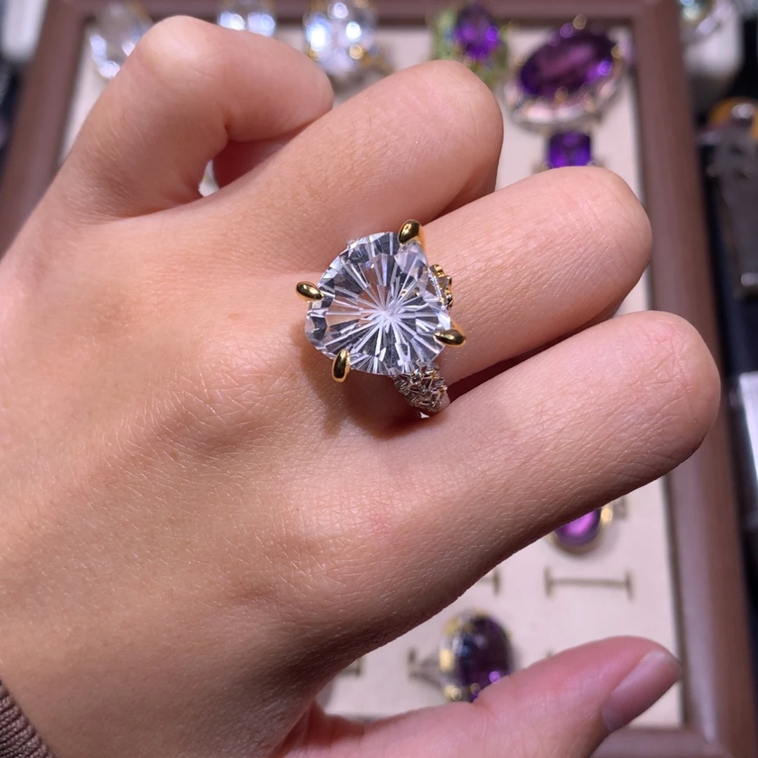 【闪购商品】银S925镶嵌戒指水晶向****?