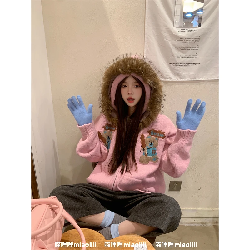 喵哩哩miaolili 重工卡通小熊图案连帽毛领针织开衫毛衣外套女冬