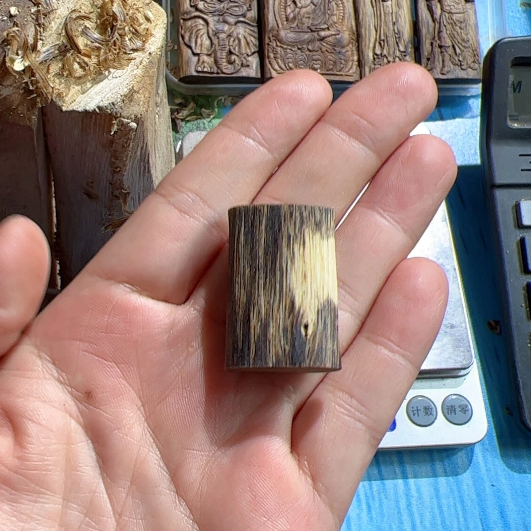 沉香吊坠白棋素牌4.9克