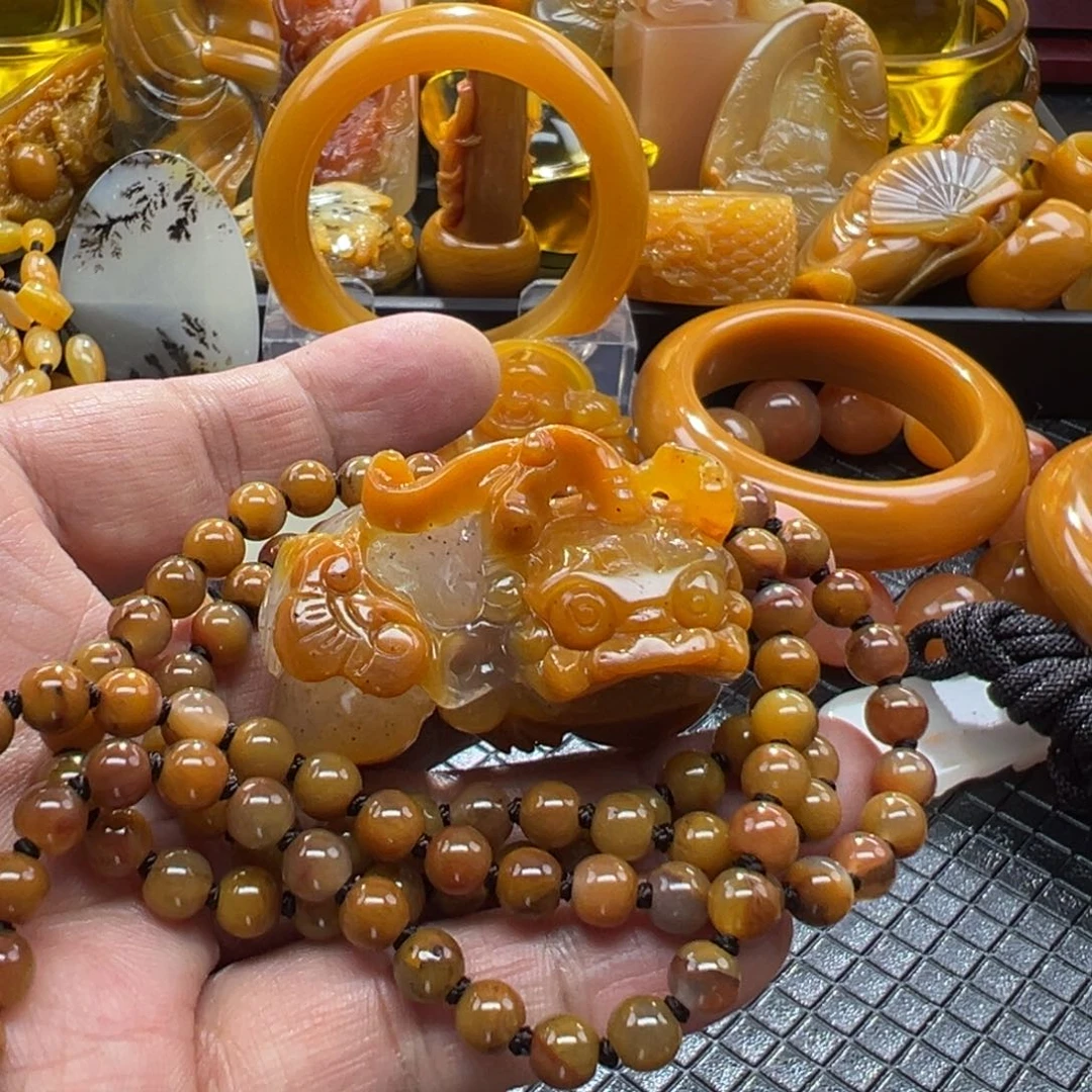 石英质玉未镶嵌颈饰