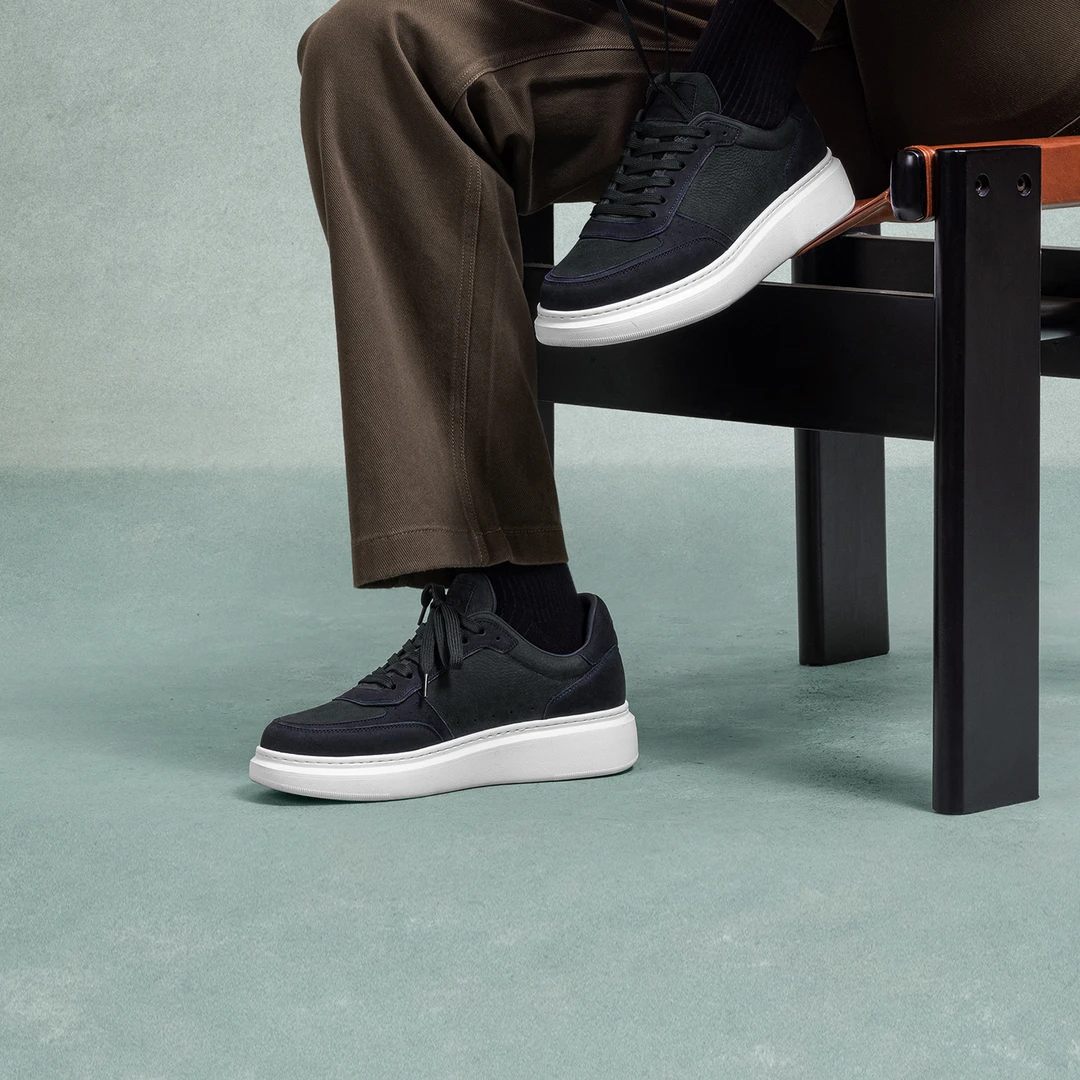 ThomWills新款休闲板鞋男磨砂荔枝纹牛皮厚底增高百搭运动鞋冬季