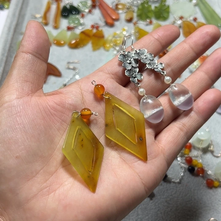 蛇纹石玉合金吊坠