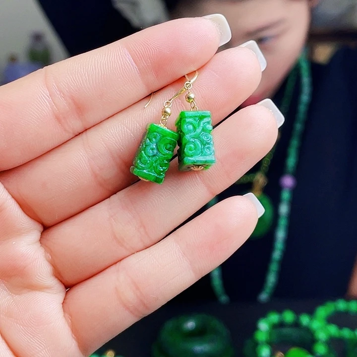 翡翠18K金镶嵌颈饰多样性