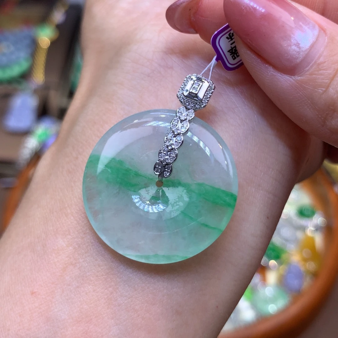 翡翠18K金镶嵌颈饰