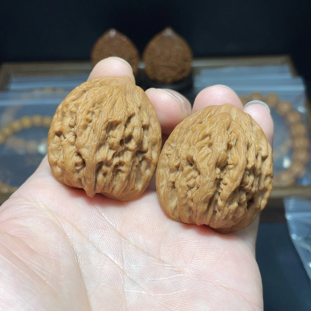 文玩核桃吊坠38尺虎头