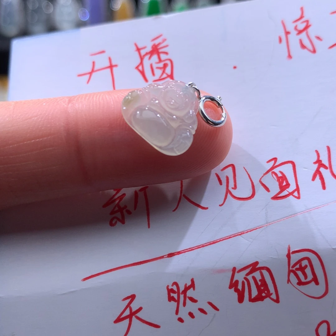 翡翠未镶嵌颈饰佛公