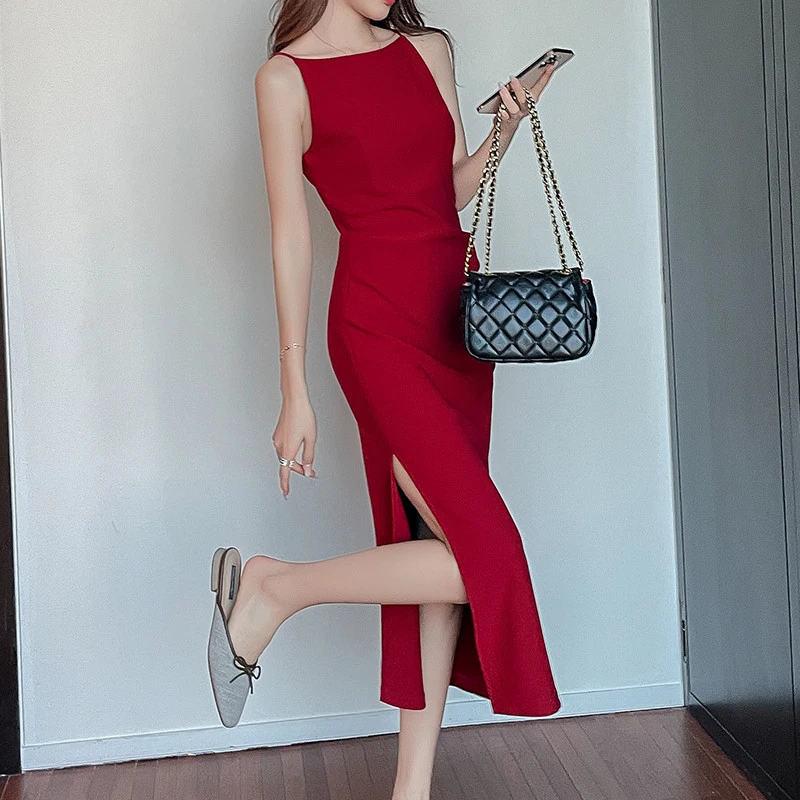 性感吊带连衣裙女2025新款春夏复古一字领高级设计感气质开叉裙子