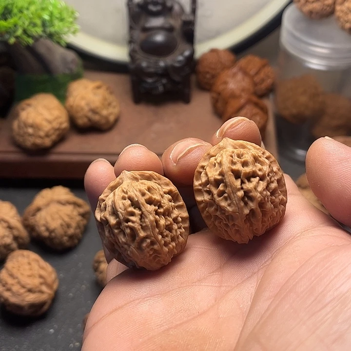 文玩核桃吊坠30荔枝纹