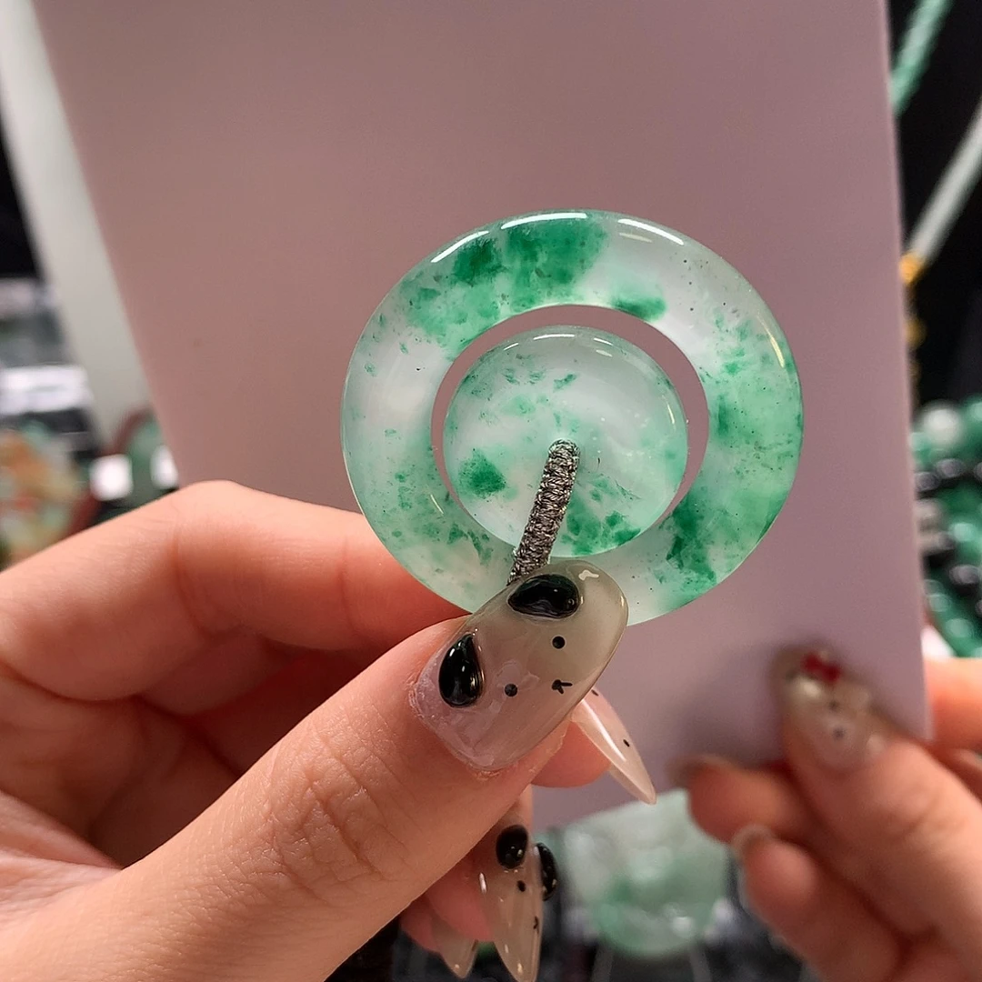 s****石英质玉未镶嵌吊坠