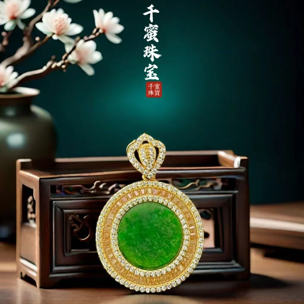 天然缅甸A货翡翠双钻圆牌吊坠