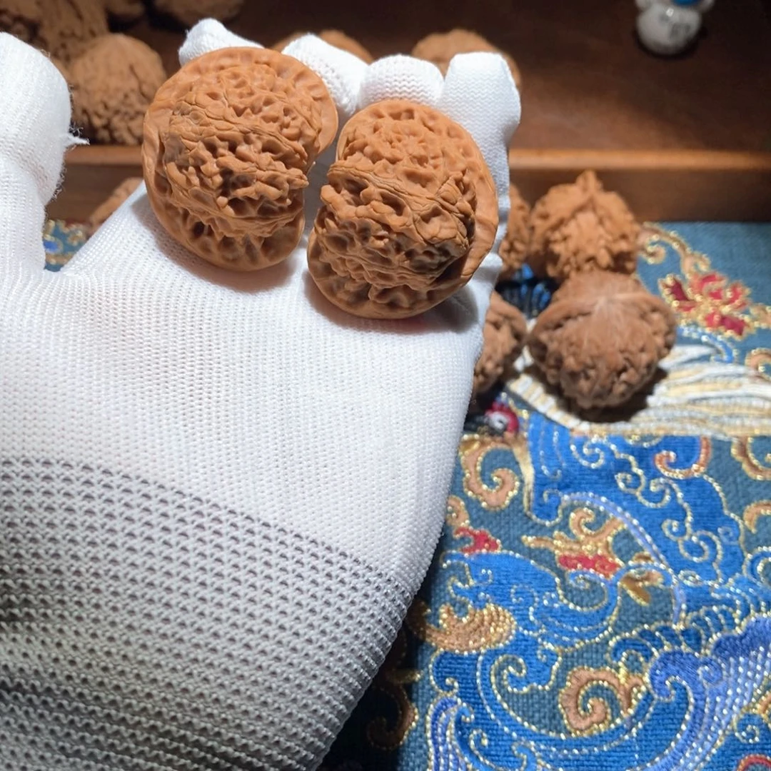 文玩核桃把件隐*宫灯