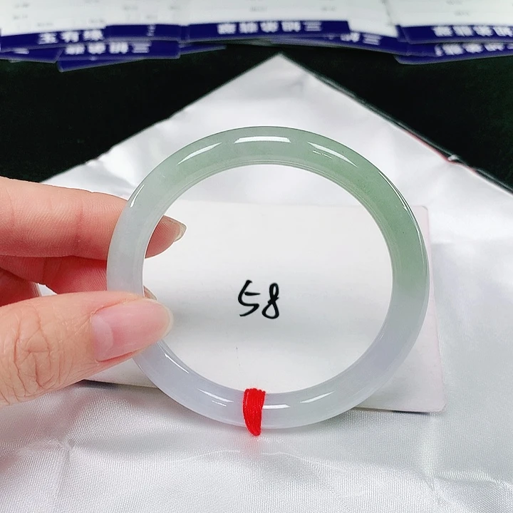 翡翠手镯（圆镯）未镶嵌