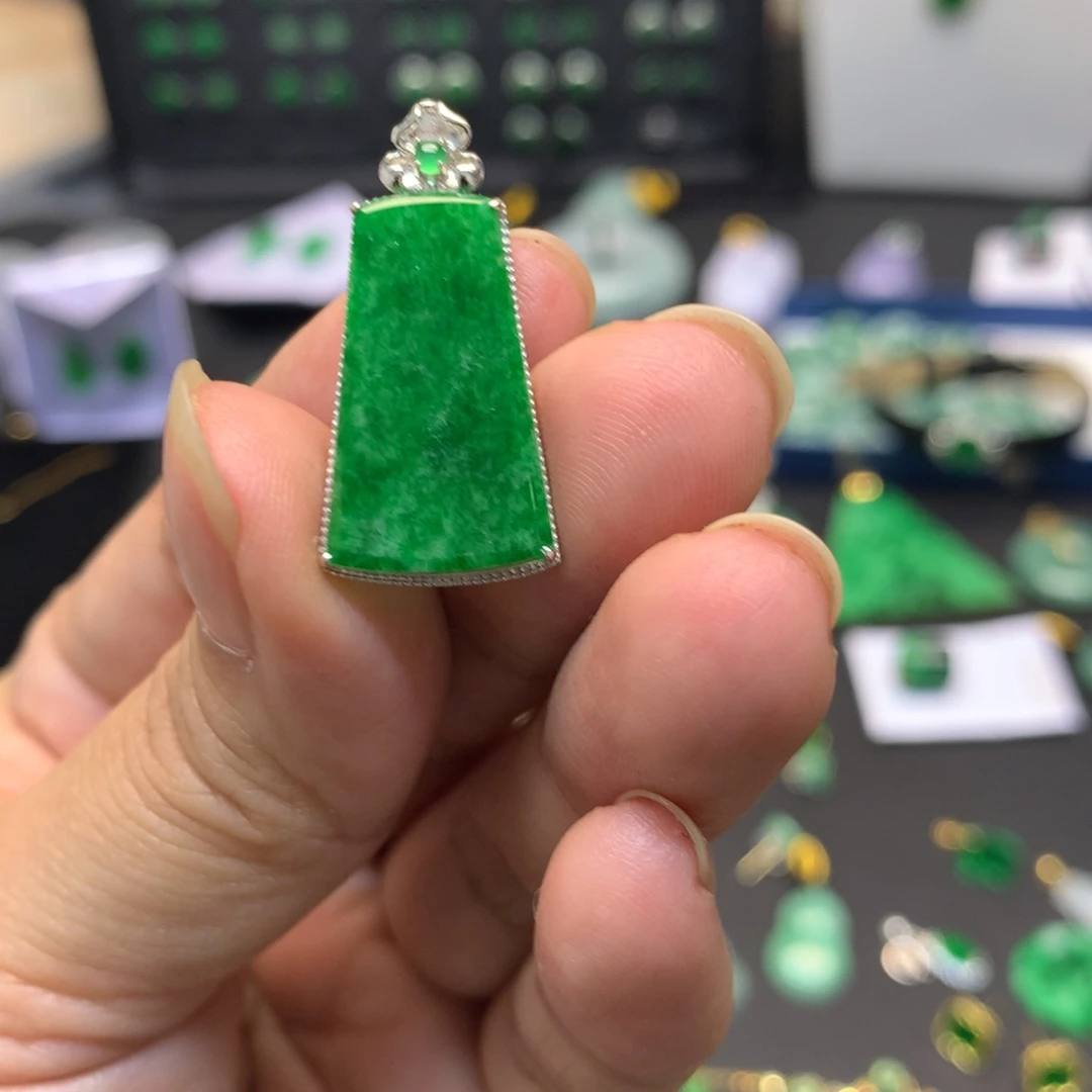 翡翠18K金镶嵌吊坠(不含链)有纹裂