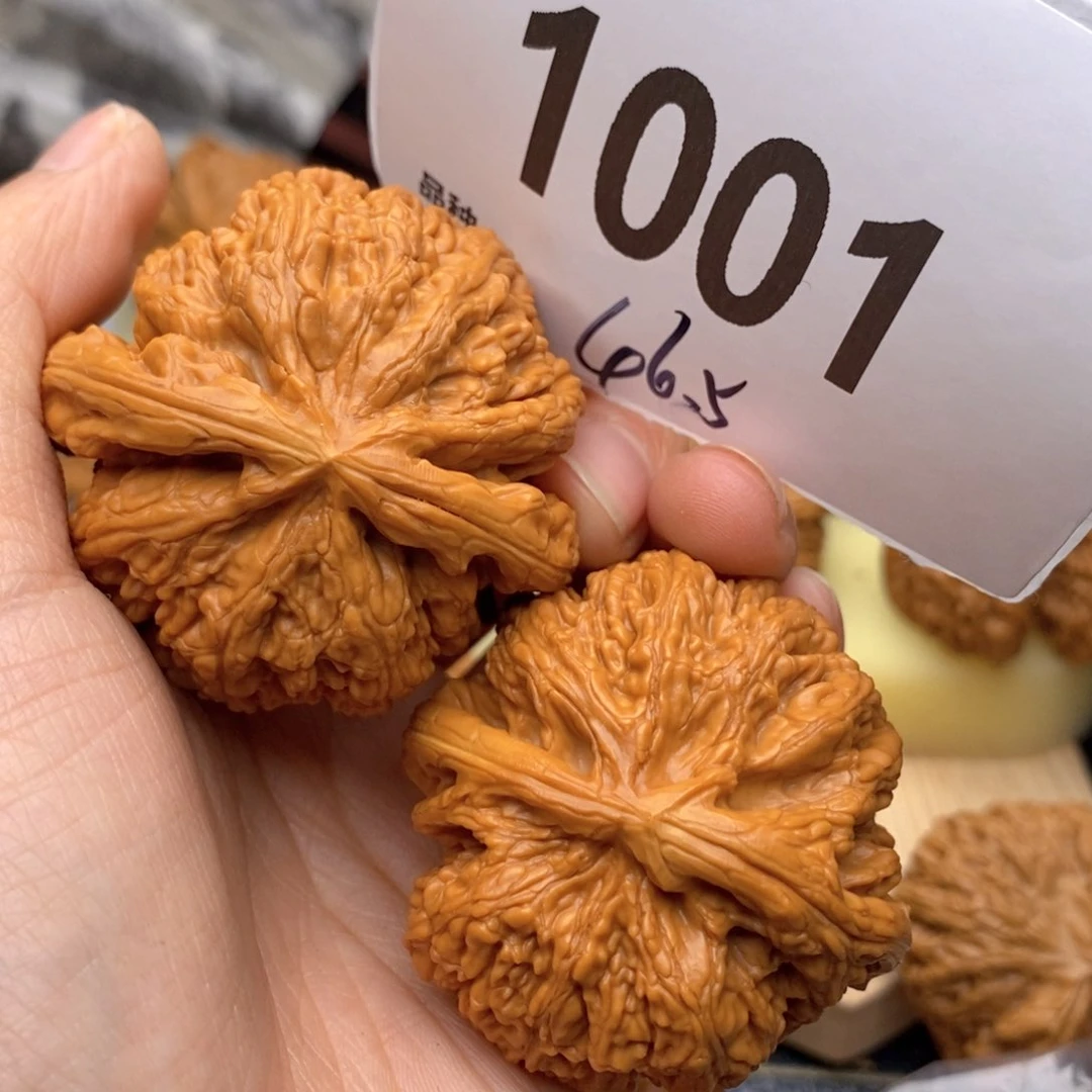 文玩核桃吊坠1001高46.5粗筋