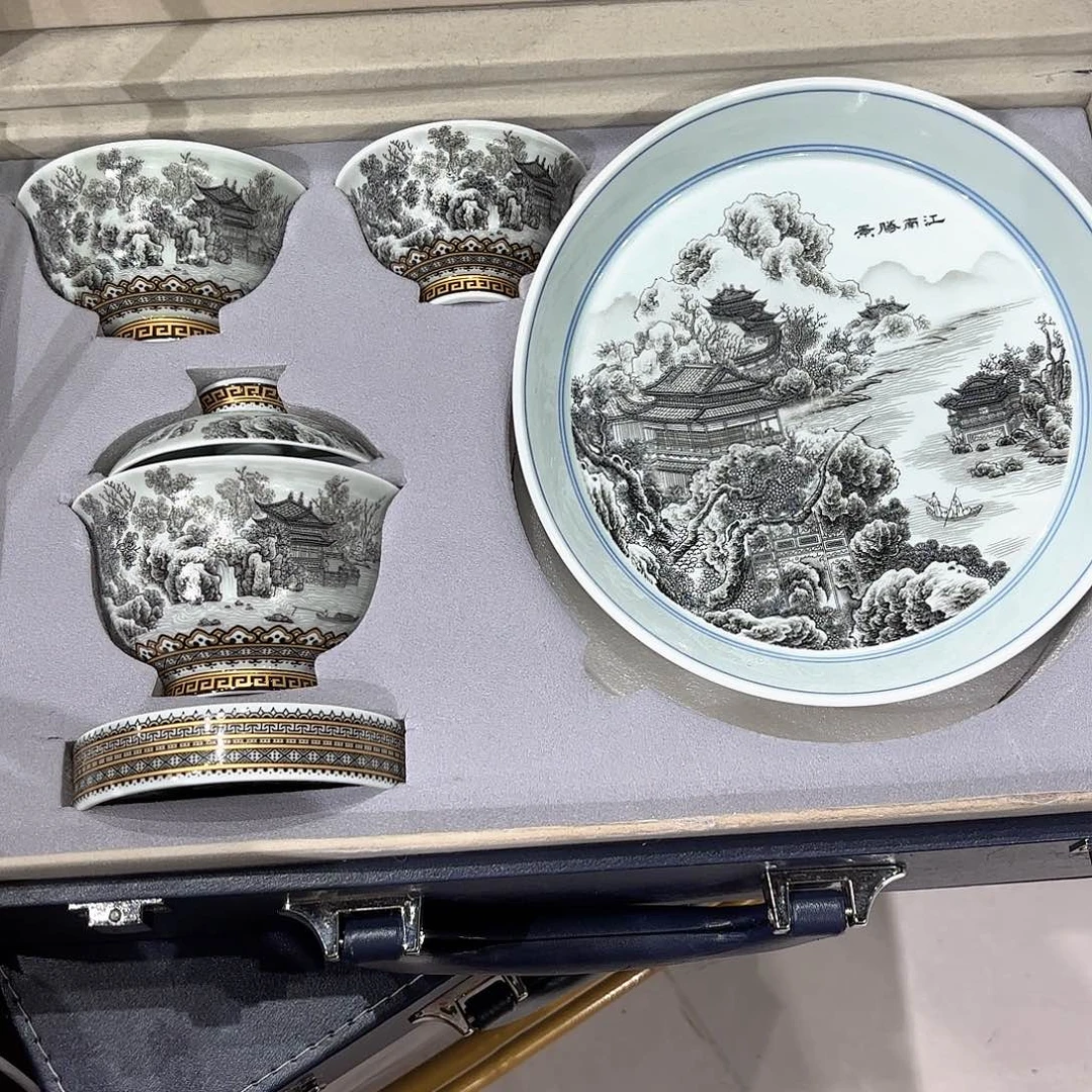 瓷片景德镇瓷器精品陈列