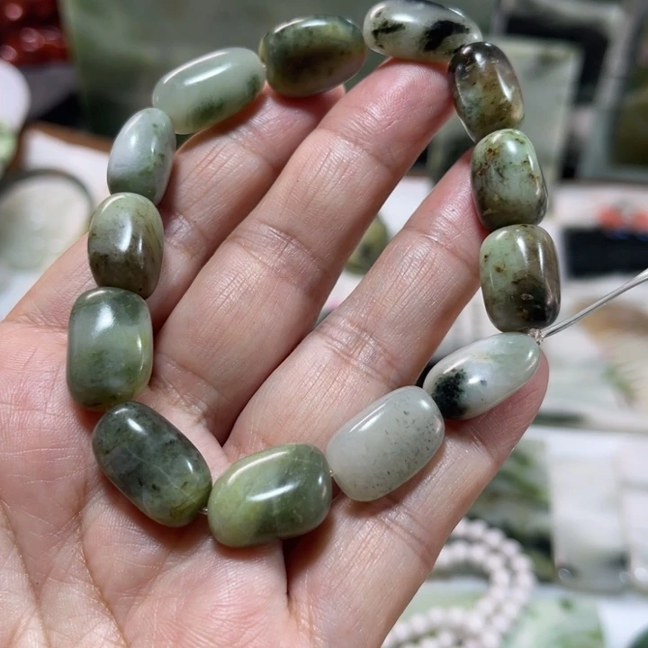 独山玉未镶嵌颈饰