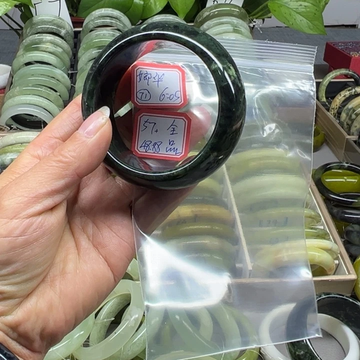 嫏***y蛇纹石玉未镶嵌手镯71